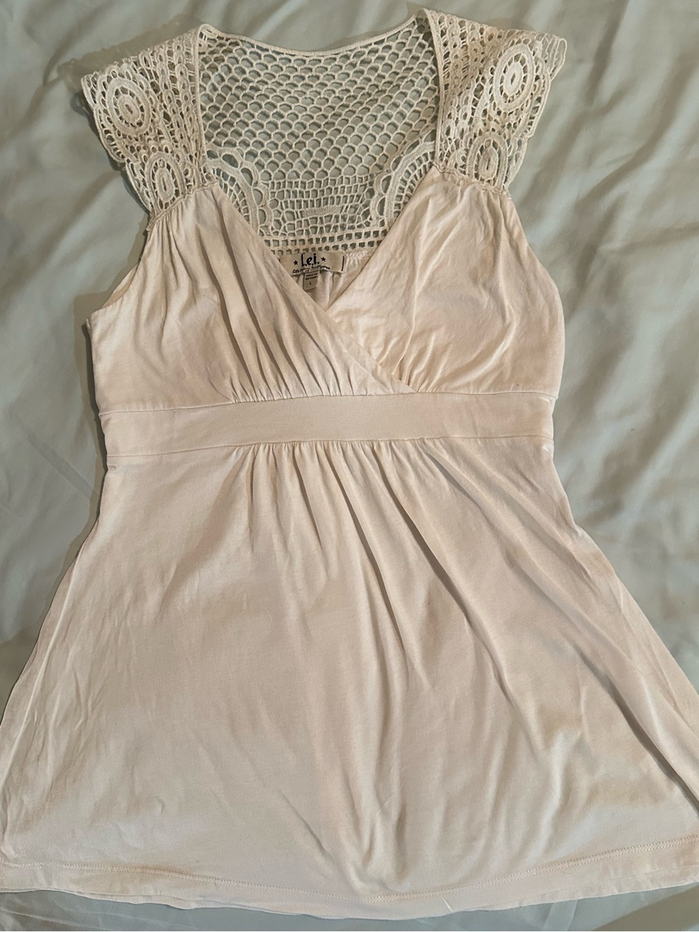 Y2K l.e.i. Crochet Back V-Neck Tank Top in Cream large 2000s